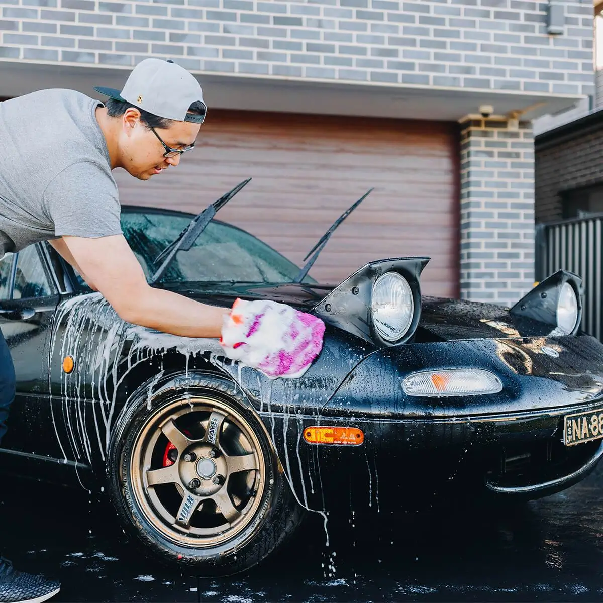 Hvordan vaske bilen uten å lage riper
